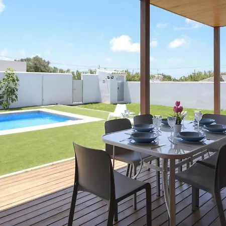 Villa Privada Con Piscina En Conil De La Frontera, Cerca Del Golf Y Parque Genoves - Es-180-276