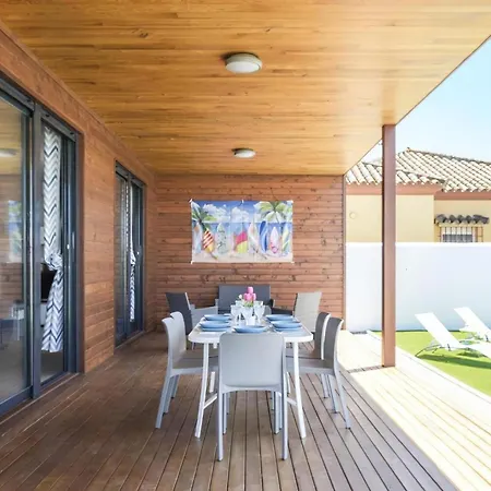 Villa Privada Con Piscina En Conil De La Frontera, Cerca Del Golf Y Parque Genoves - Es-180-276